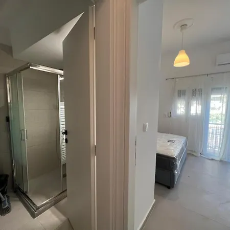 Loutraki's Seaside Serenity, 2 Bdrm Loutráki