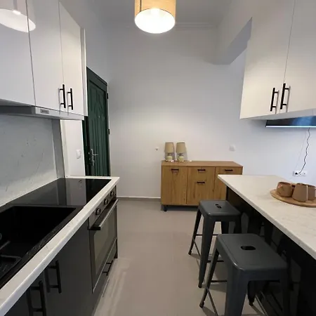 דירה Loutraki's Seaside Serenity, 2 Bdrm *