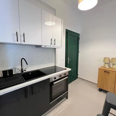 Loutraki's Seaside Serenity, 2 Bdrm Apartament *