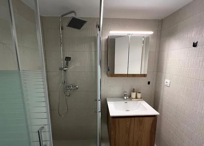 Loutraki's Seaside Serenity, 2 Bdrm דירה לוטראקי