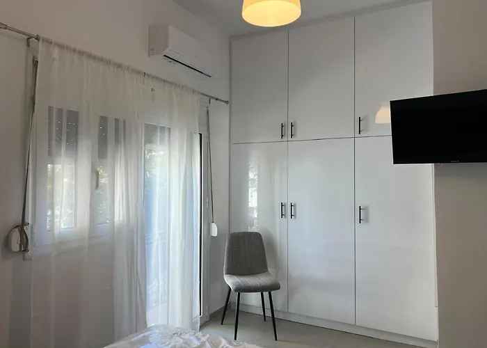 Loutraki's Seaside Serenity, 2 Bdrm * לוטראקי